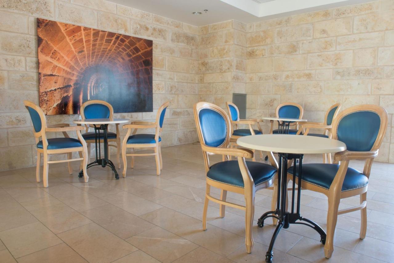 Hi - Akko Knights Hostel エクステリア 写真