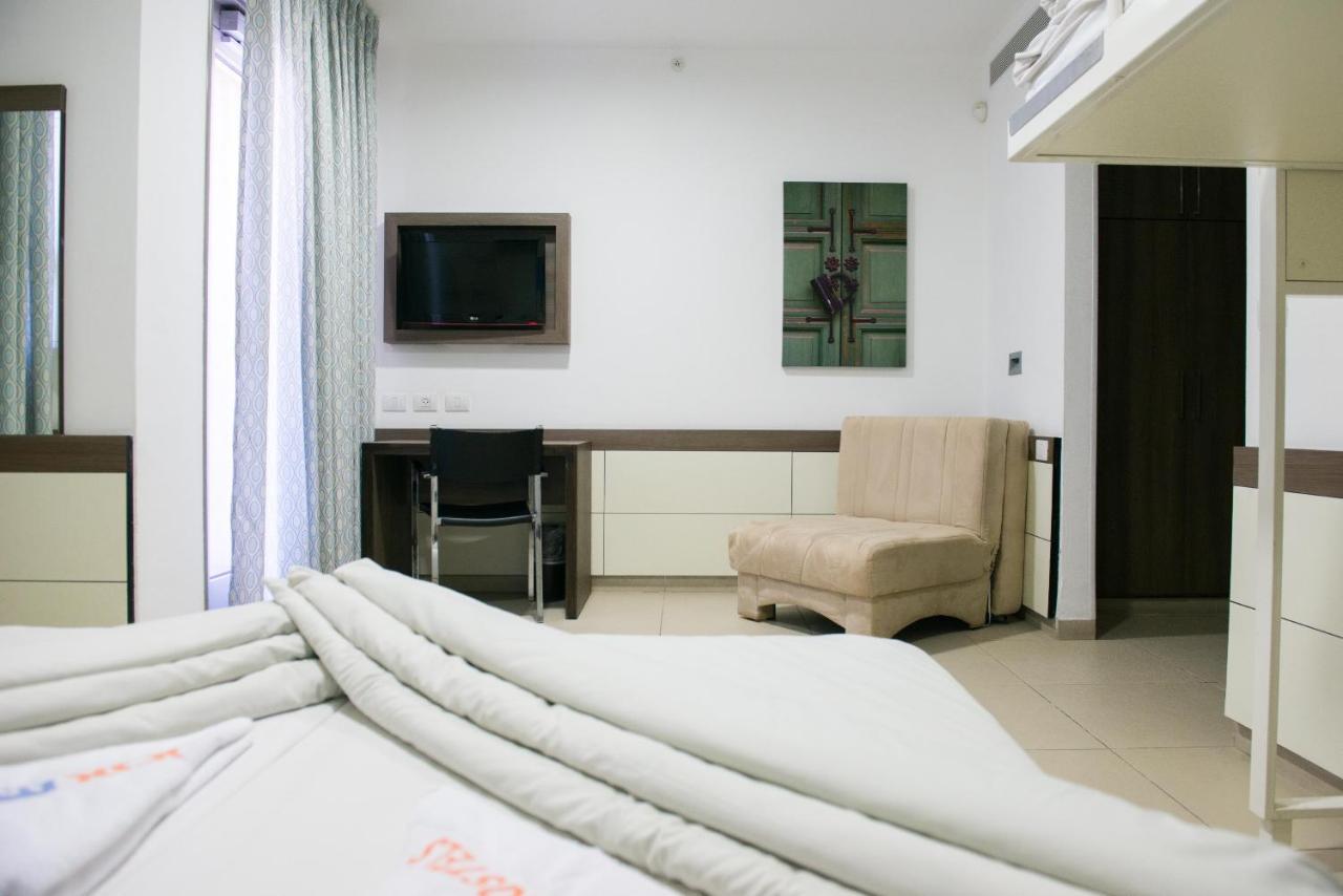 Hi - Akko Knights Hostel エクステリア 写真